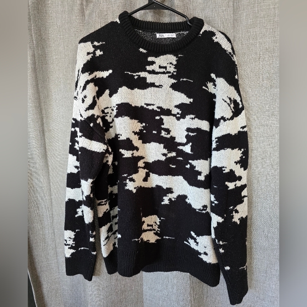 Zara Black And White Camo Crew Neck Sweater Women's Size L
